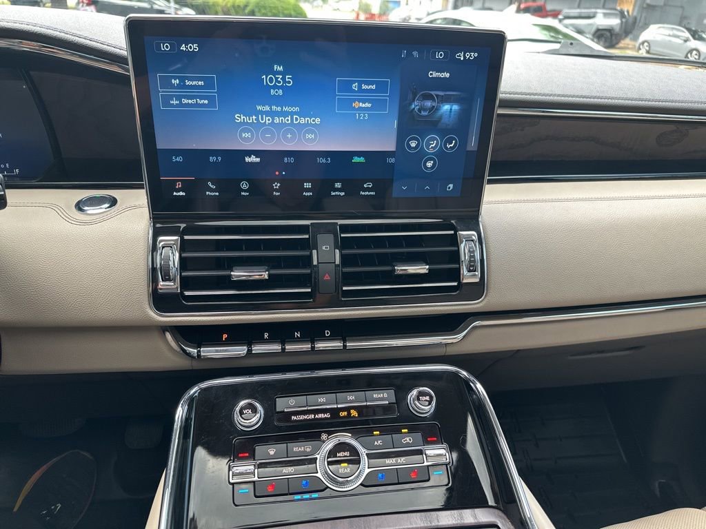 Used 2024 Lincoln Navigator Reserve image 13