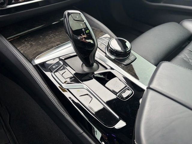 Used 2022 BMW M550i xDrive w/ Executive Package image 12