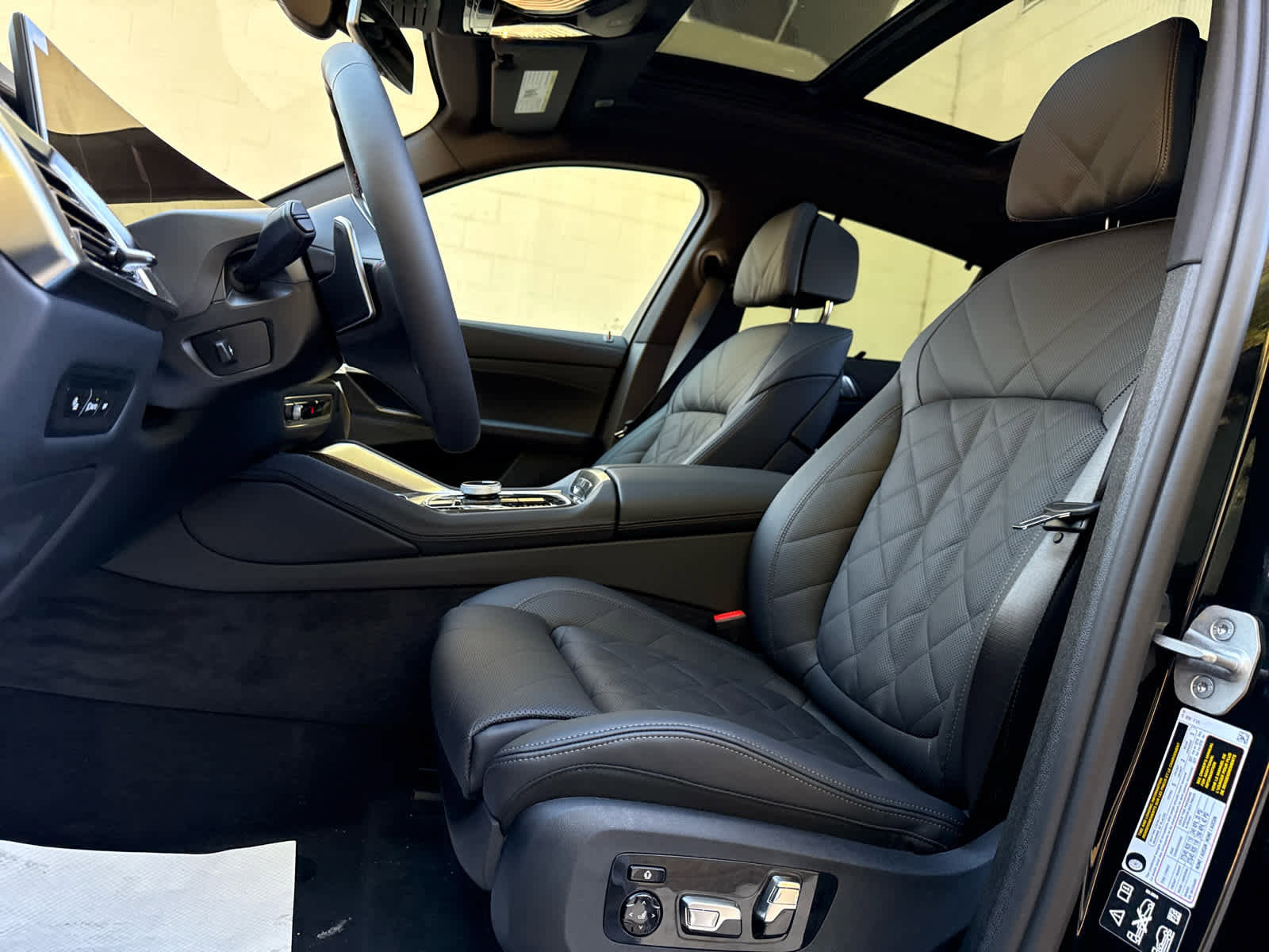 New 2026 BMW X6 M60i w/ Executive Package image 13