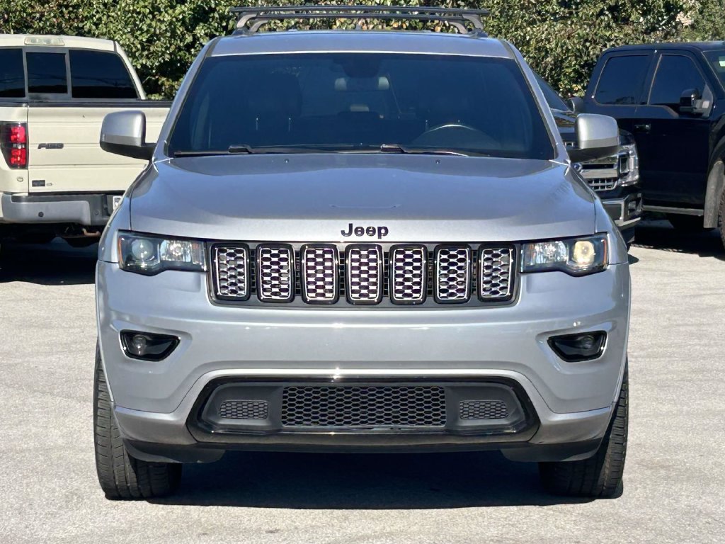 Used 2021 Jeep Grand Cherokee Laredo X AWD/4WD image 2