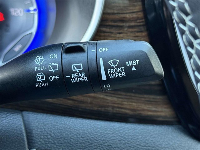 Used 2023 Chrysler Pacifica Limited image 23