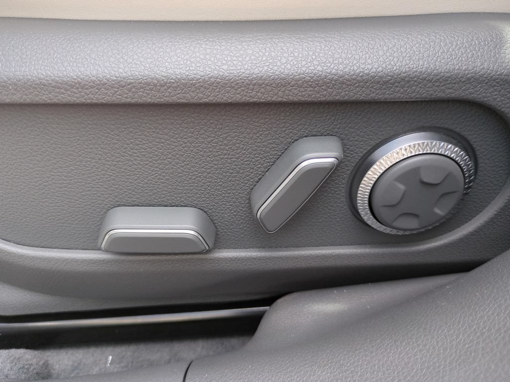New 2026 Genesis GV60 RWD image 16