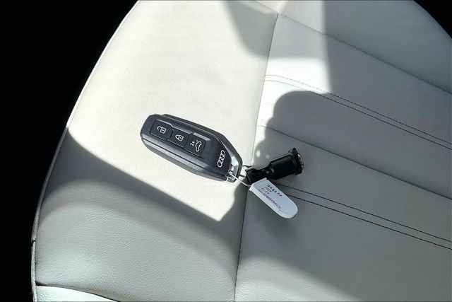 Used 2025 Audi Q5 Premium w/ Convenience Package AWD/4WD image 35