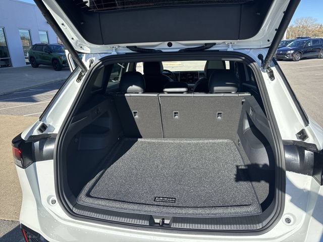 New 2026 Volkswagen Tiguan SE R-Line FWD image 27