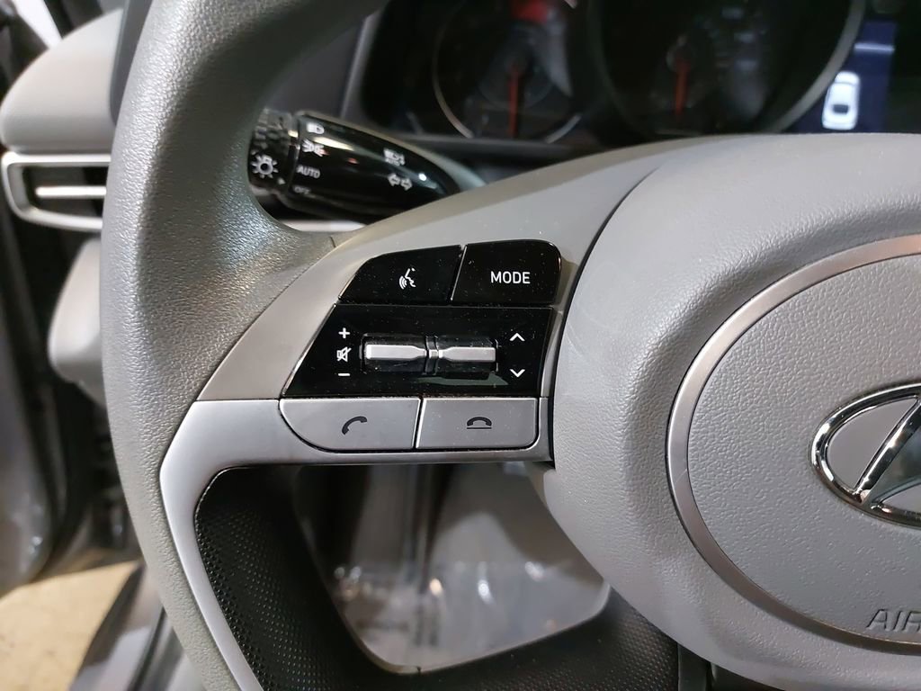 Used 2023 Hyundai Elantra SE FWD image 18