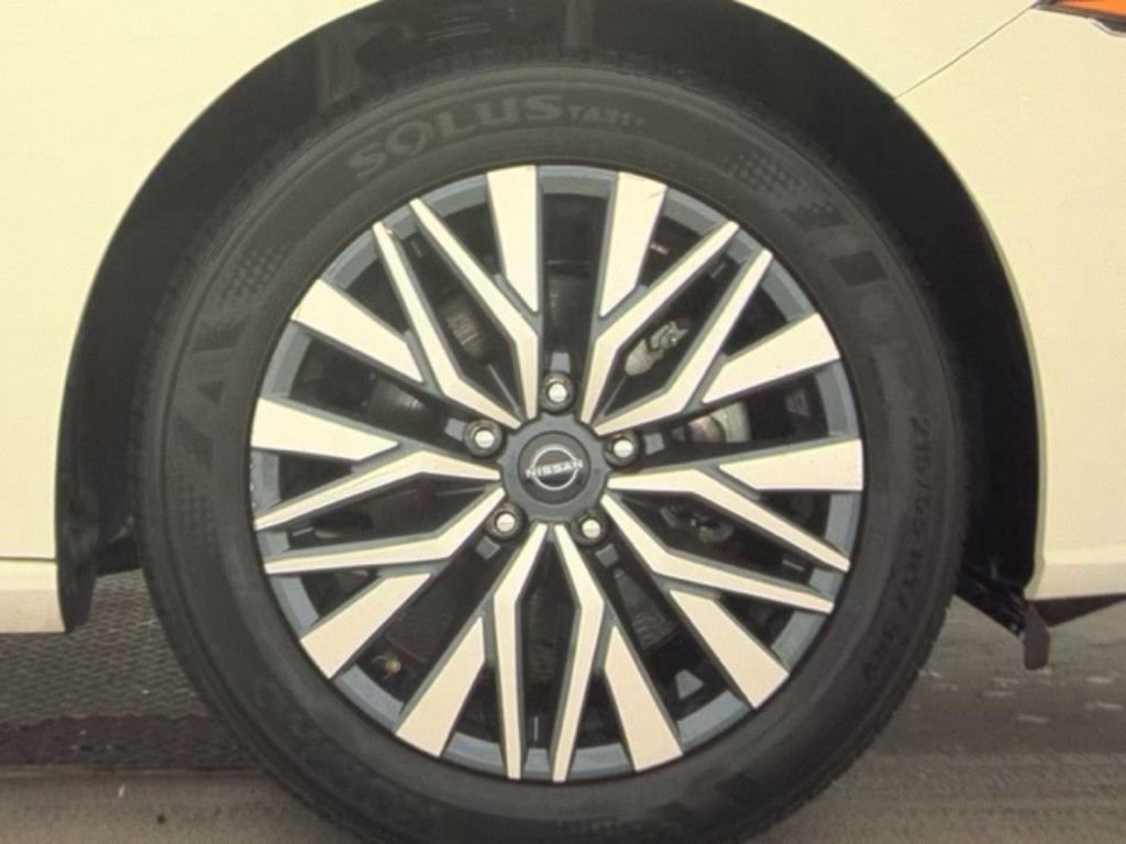 Used 2025 Nissan Altima 2.5 SV image 21