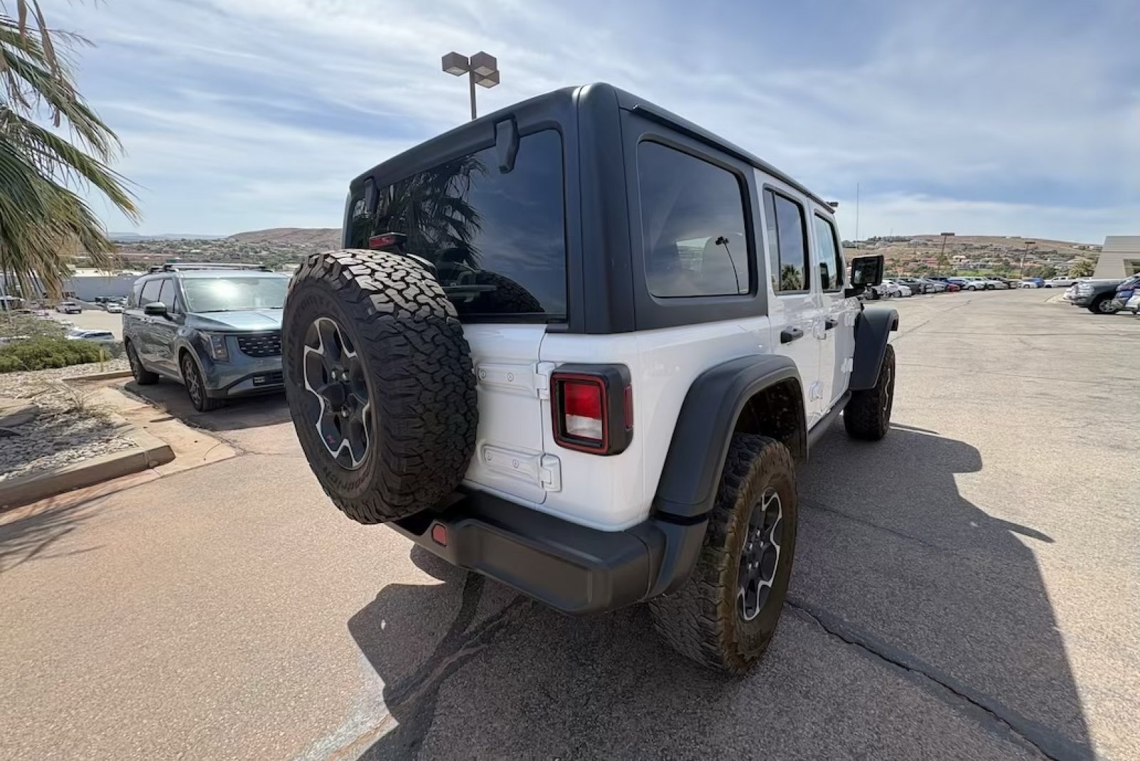 Used 2023 Jeep Wrangler Unlimited Rubicon AWD/4WD image 5