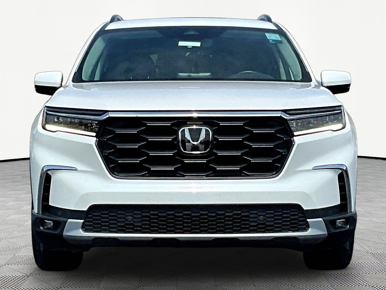 Used 2025 Honda Pilot EX-L image 2