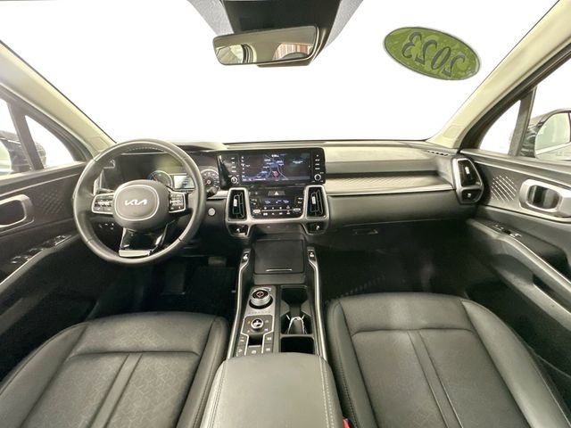 Used 2023 Kia Sorento EX AWD/4WD image 3