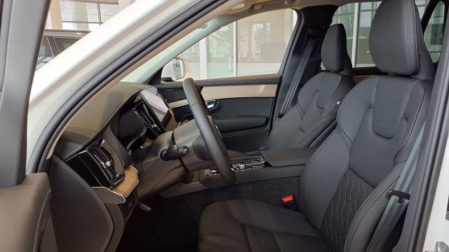 New 2026 Volvo XC90 B6 Plus w/ Protection Package image 13
