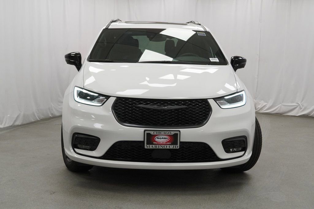 New 2026 Chrysler Pacifica Limited w/ S Appearance Package image 7