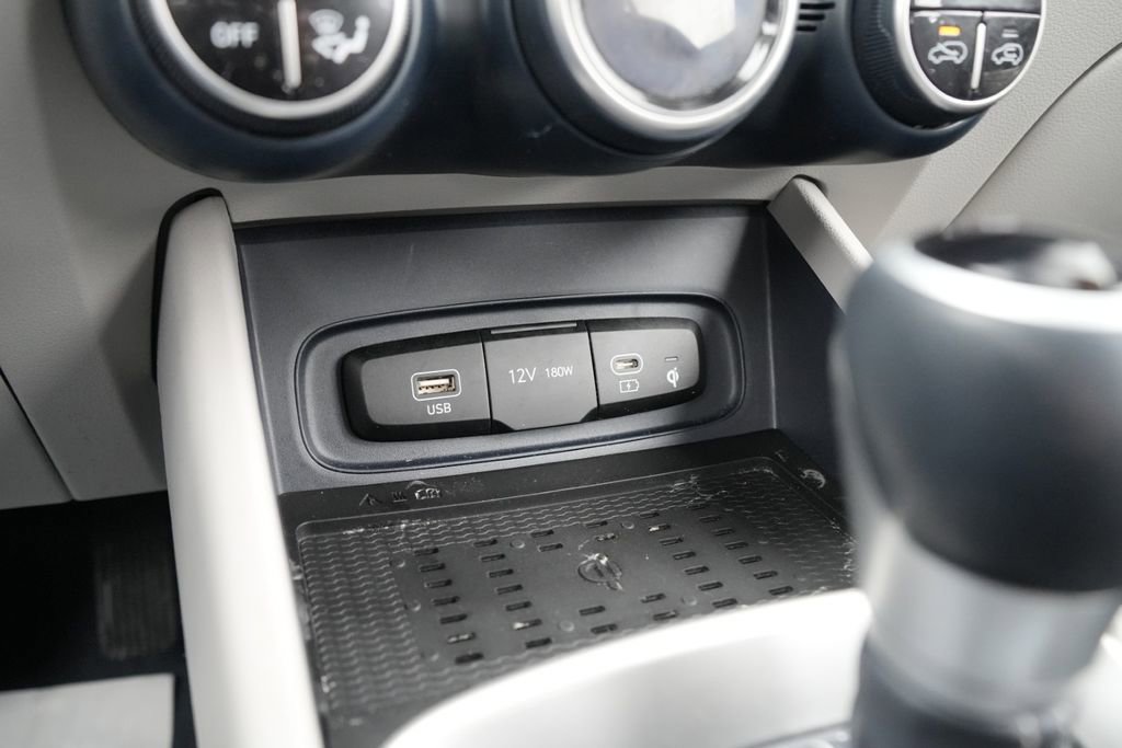 Certified 2023 Hyundai Venue Limited w/ Cargo Package image 30