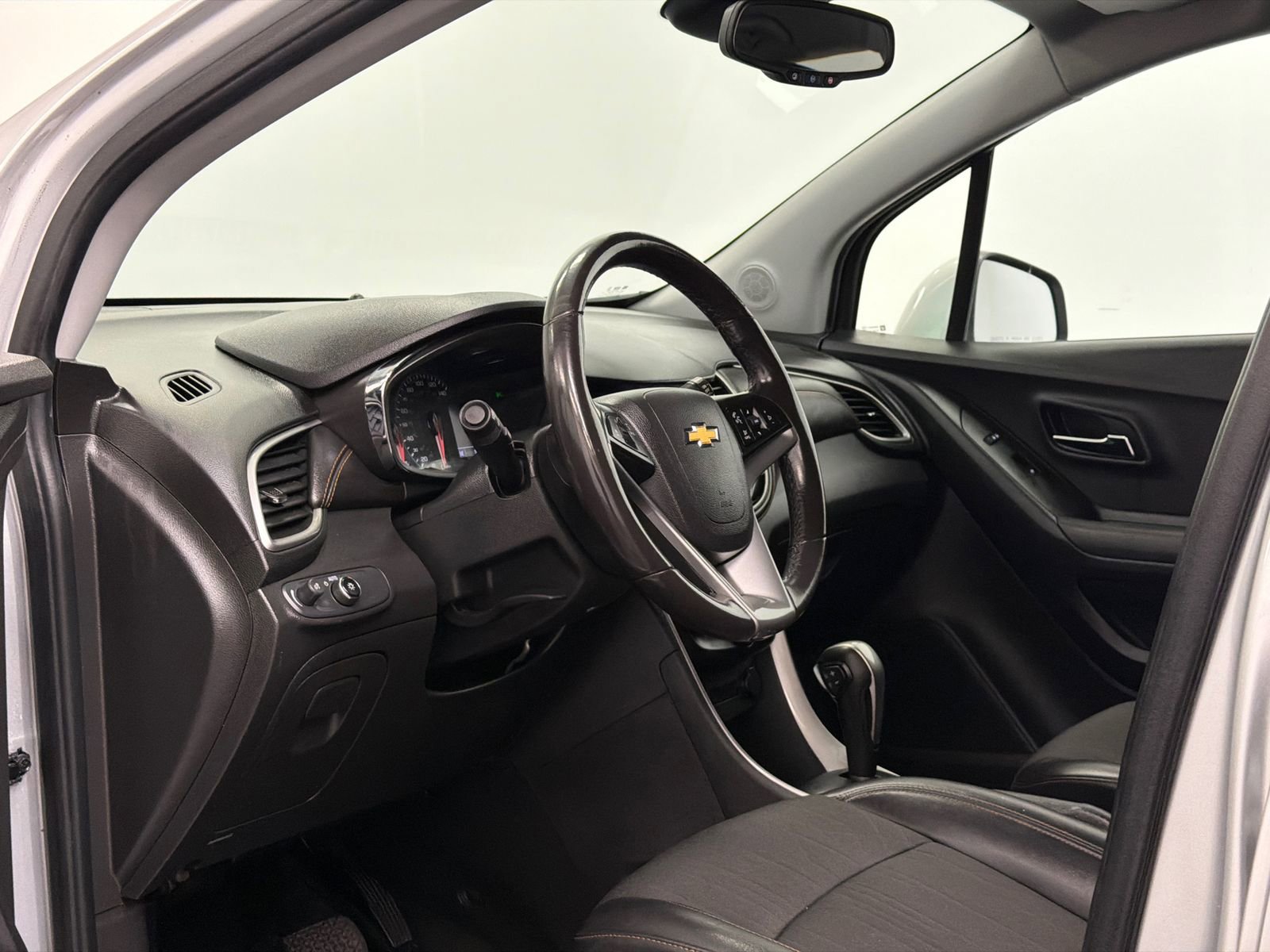 Used 2020 Chevrolet Trax LT w/ LT Convenience Package image 13