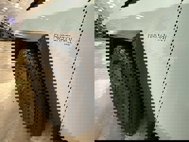 Used 2024 Tesla Cybertruck AWD Crew Cab image 10