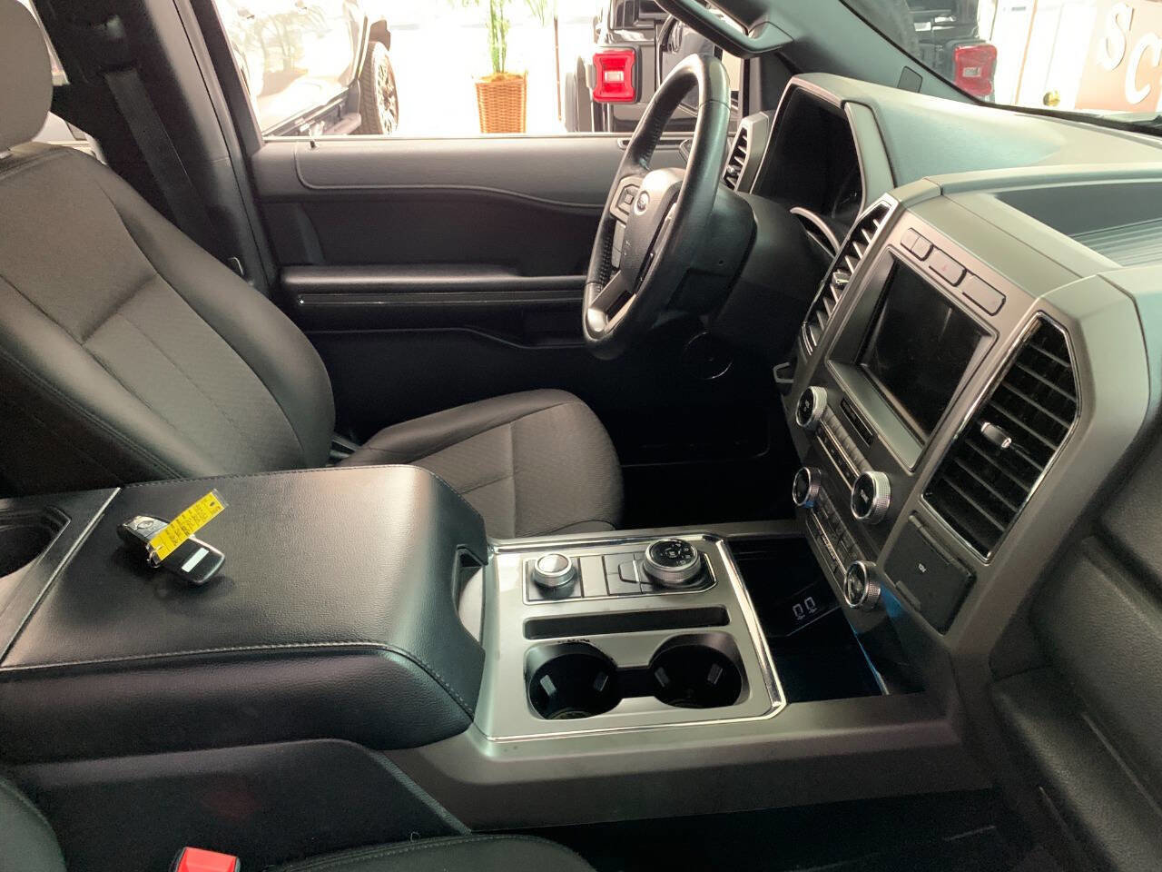 Used 2019 Ford Expedition XLT image 15