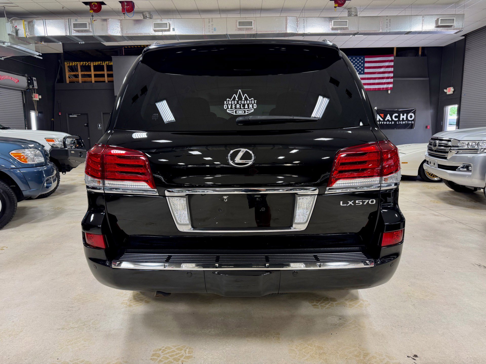 Used 2013 Lexus LX 570 4WD w/ Luxury Pkg w/Pre-crash image 11