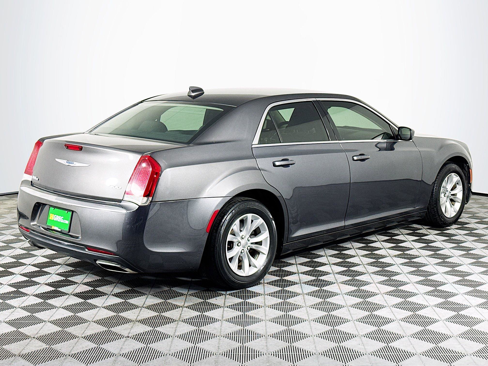 Used 2020 Chrysler 300 Touring RWD image 10