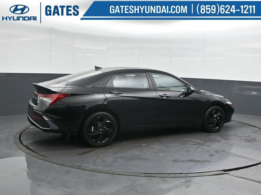 New 2026 Hyundai Elantra SEL FWD image 2