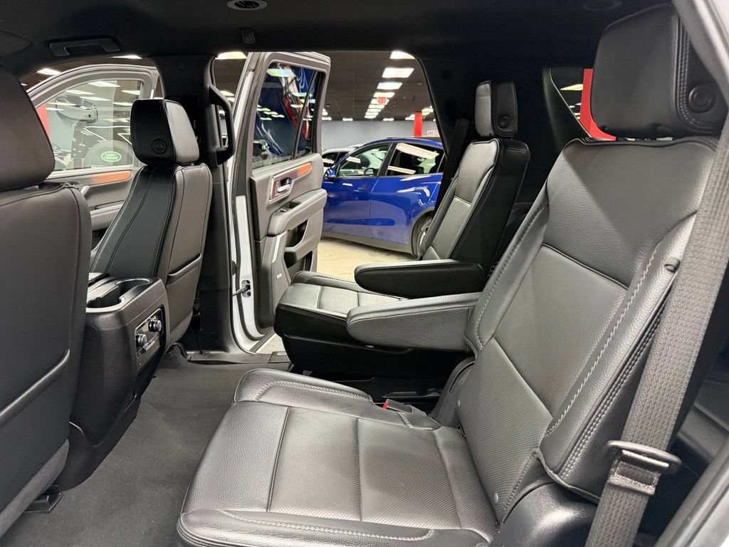 Used 2025 GMC Yukon Denali AWD/4WD image 39