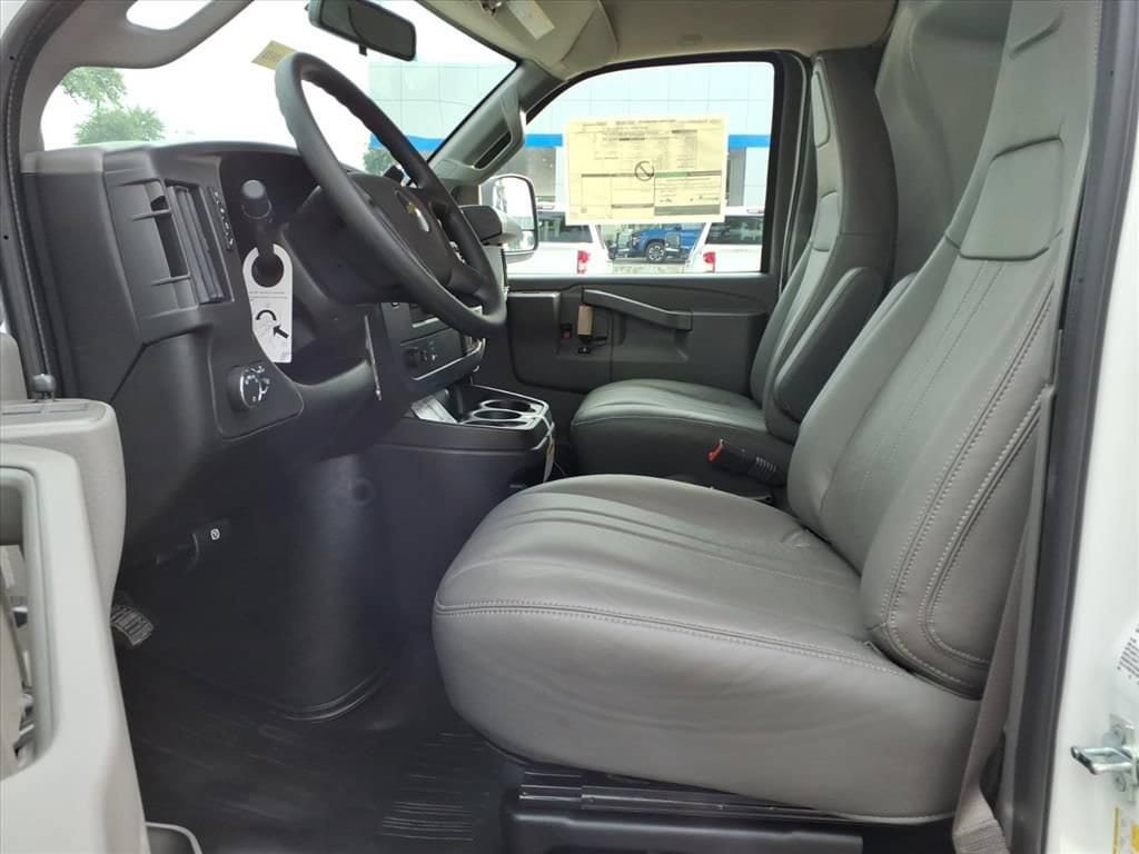 New 2026 Chevrolet Express 2500 w/ Driver Convenience Package RWD image 19