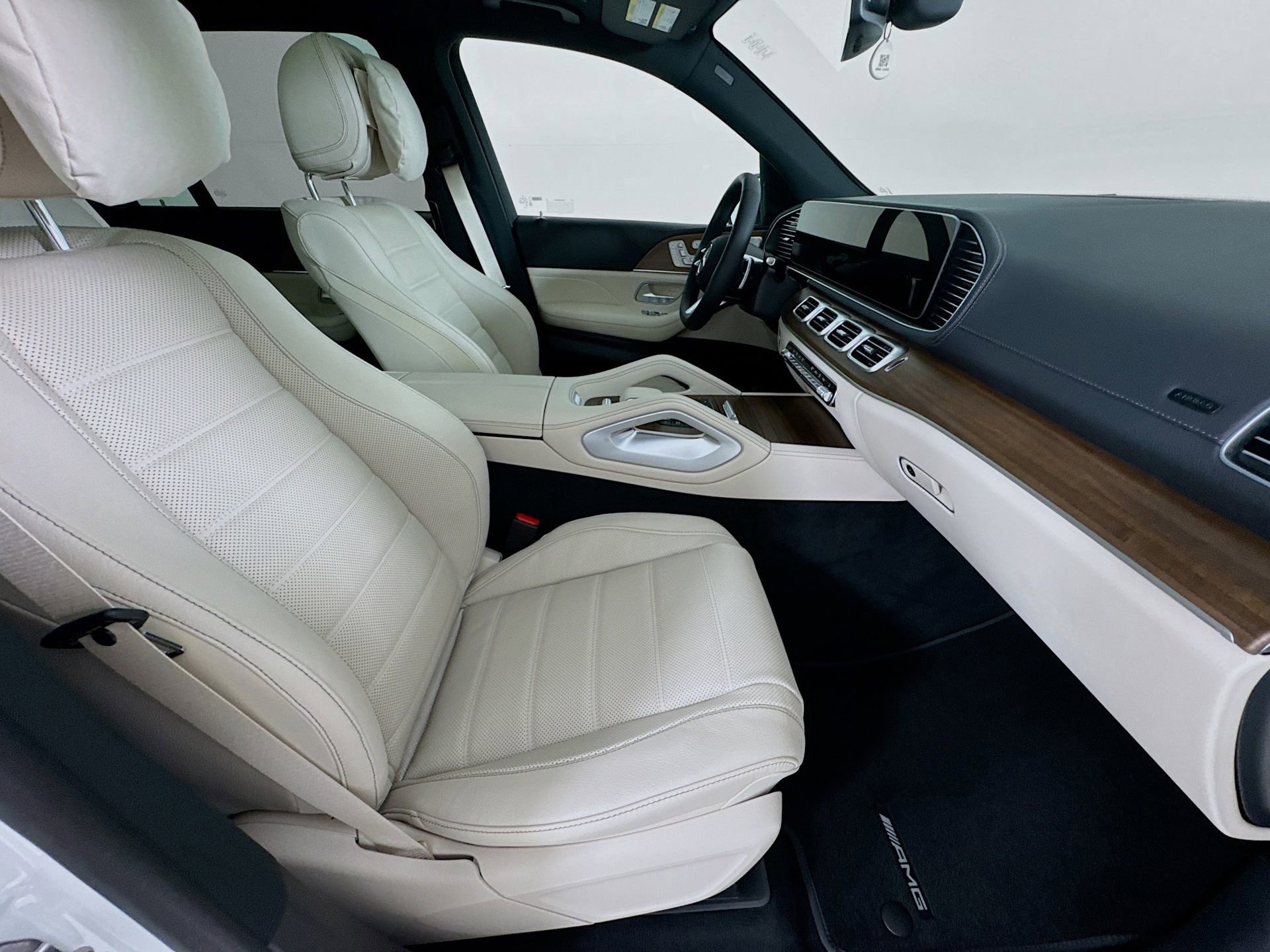 New 2026 Mercedes-Benz GLS 450 4MATIC image 32