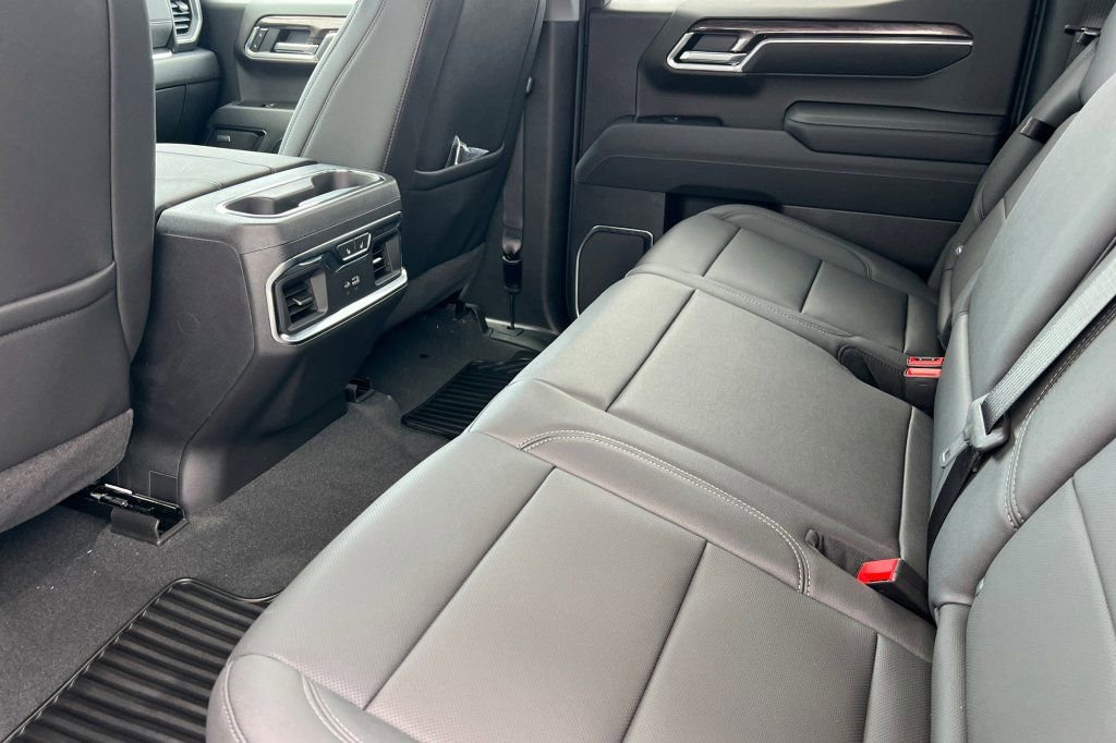 New 2026 Chevrolet Silverado 1500 LTZ w/ LTZ Premium Package AWD/4WD image 9