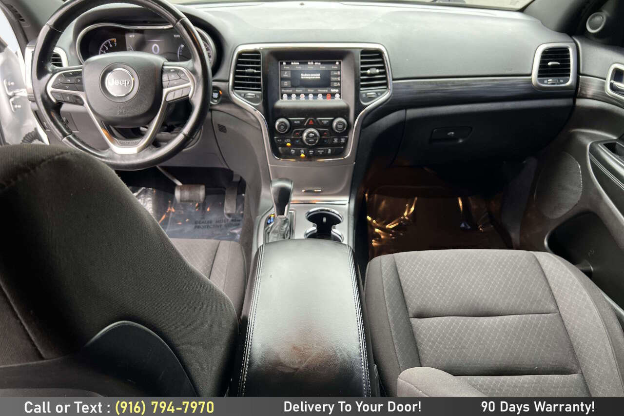 Used 2019 Jeep Grand Cherokee Laredo w/ Security & Convenience Group AWD/4WD image 13