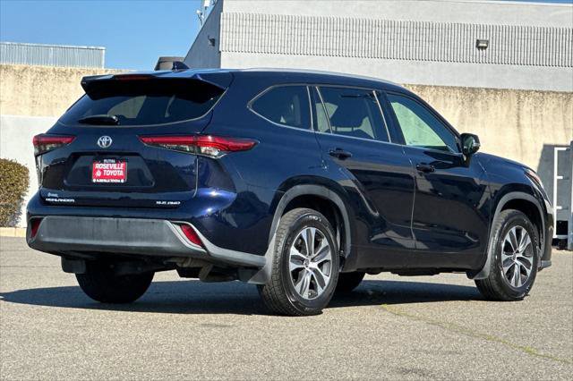 Certified 2022 Toyota Highlander XLE image 2