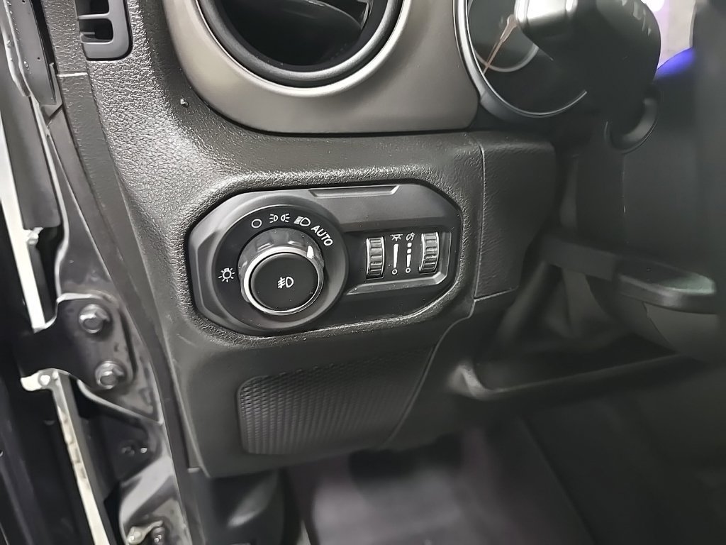 Used 2018 Jeep Wrangler Unlimited Sport S AWD/4WD image 13