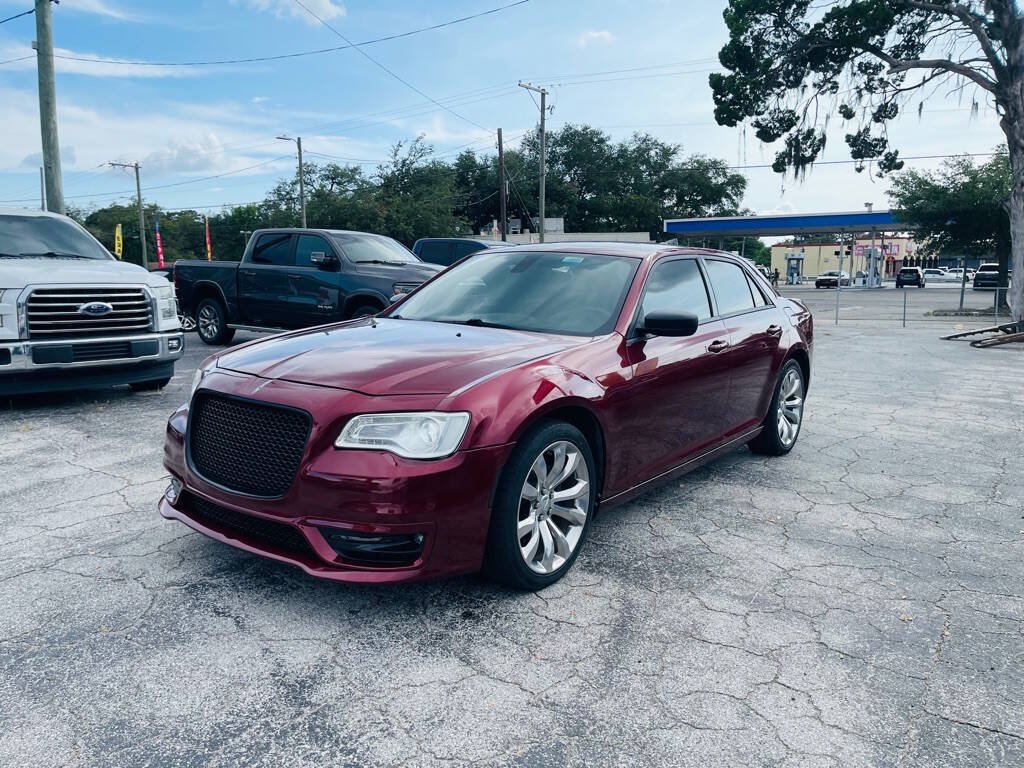 Used 2019 Chrysler 300 Touring w/ Chrome Appearance Package RWD image 5