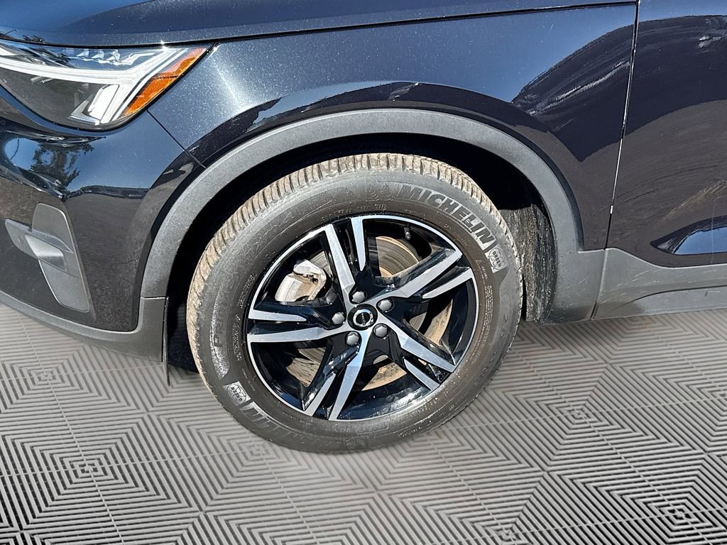 Used 2023 Volvo XC40 B5 Plus image 35