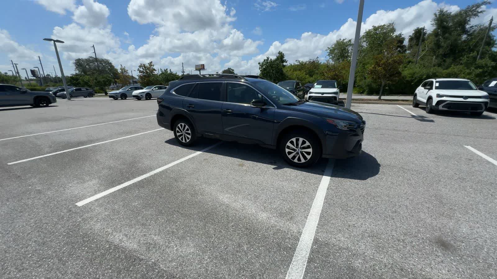 Used 2025 Subaru Outback Premium AWD/4WD image 9