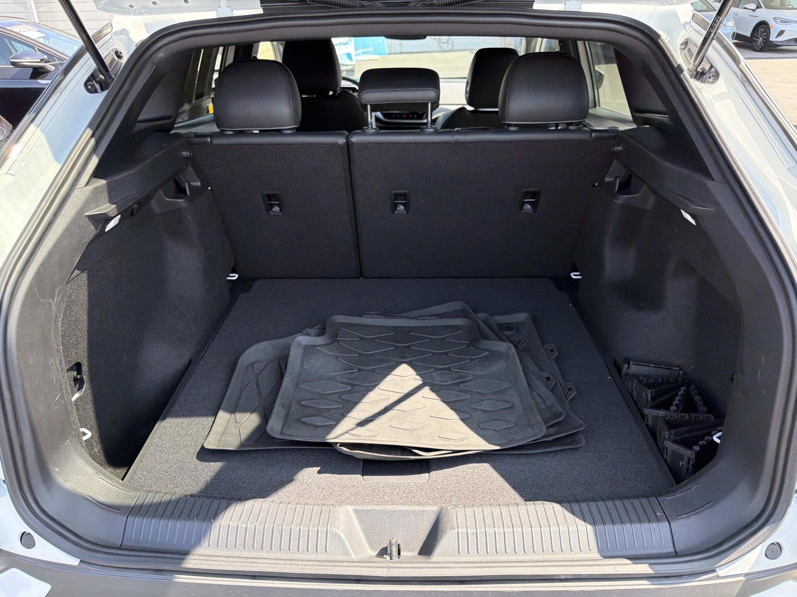 Certified 2023 Volkswagen ID.4 Pro AWD/4WD image 5