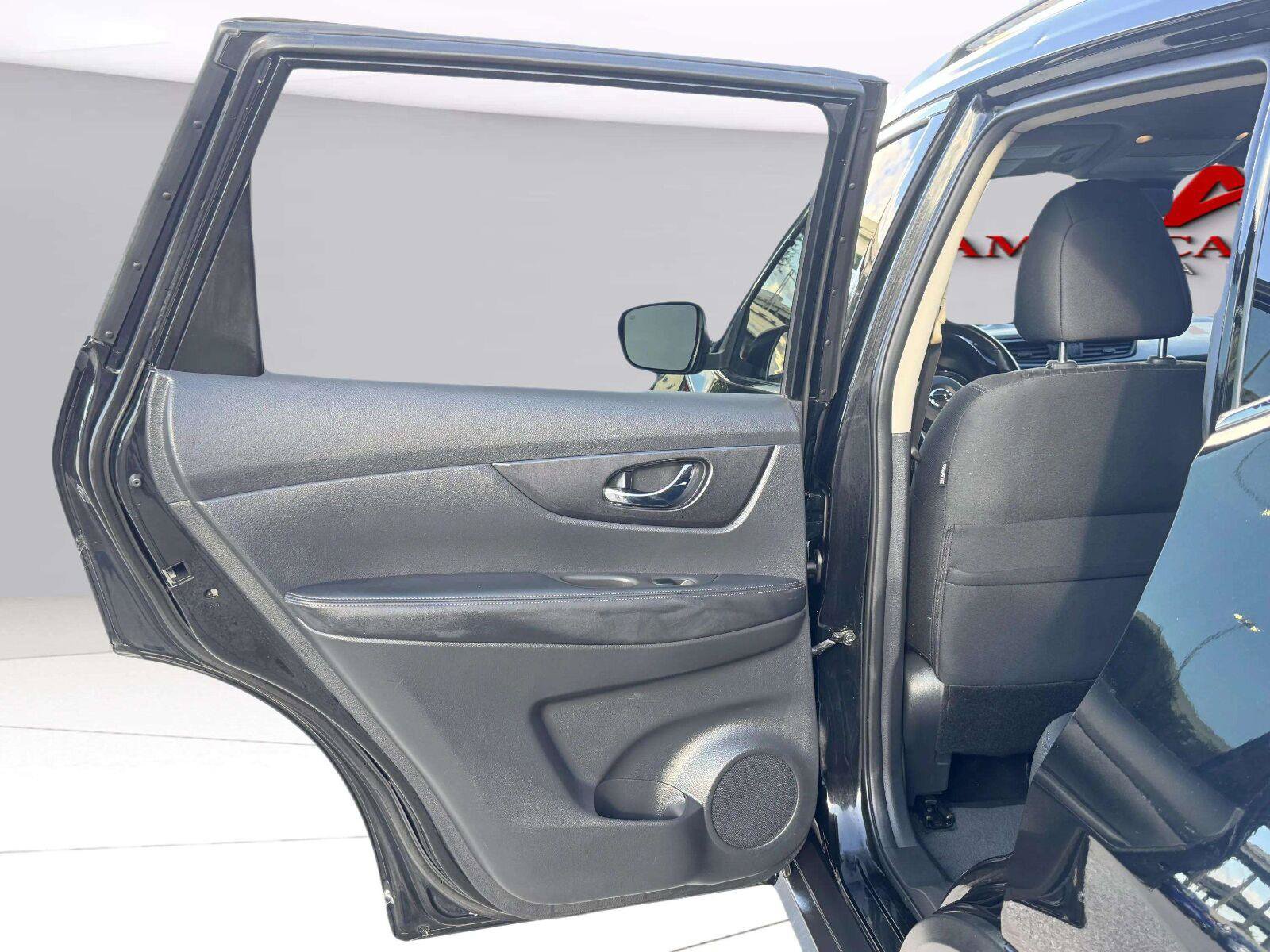 Used 2019 Nissan Rogue SV FWD image 31