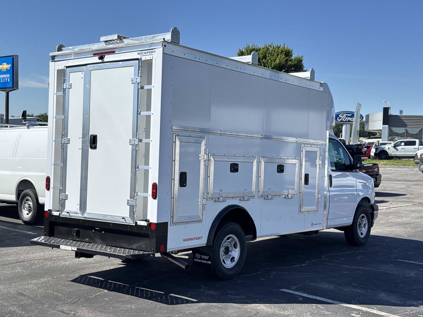 New 2026 Chevrolet Express 3500 w/ Power Convenience Package RWD image 4