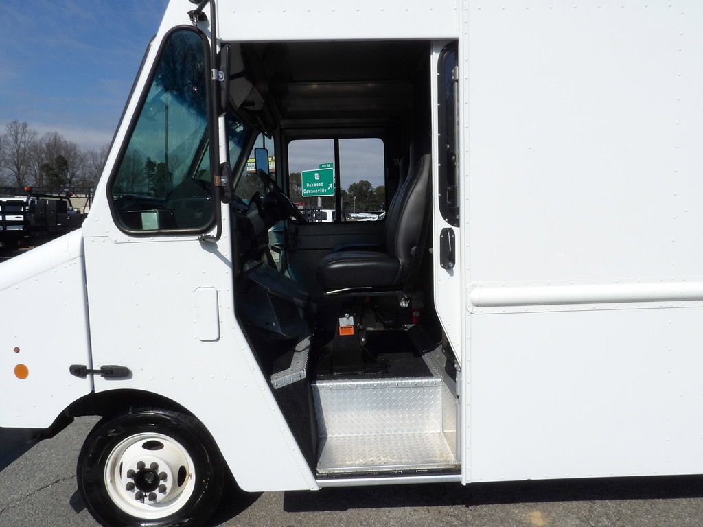 Used 2014 Ford E-350 and Econoline 350 Super Duty w/ A/C Prep Package RWD image 13