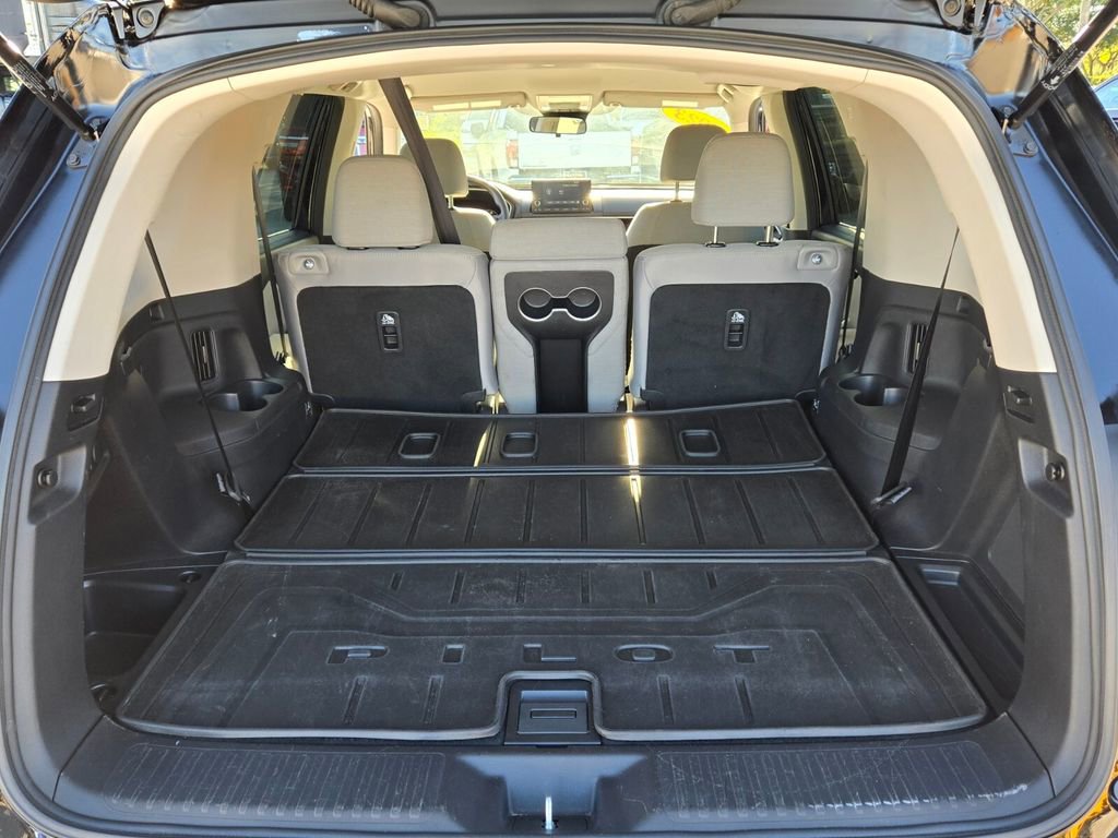 Used 2023 Honda Pilot LX image 12