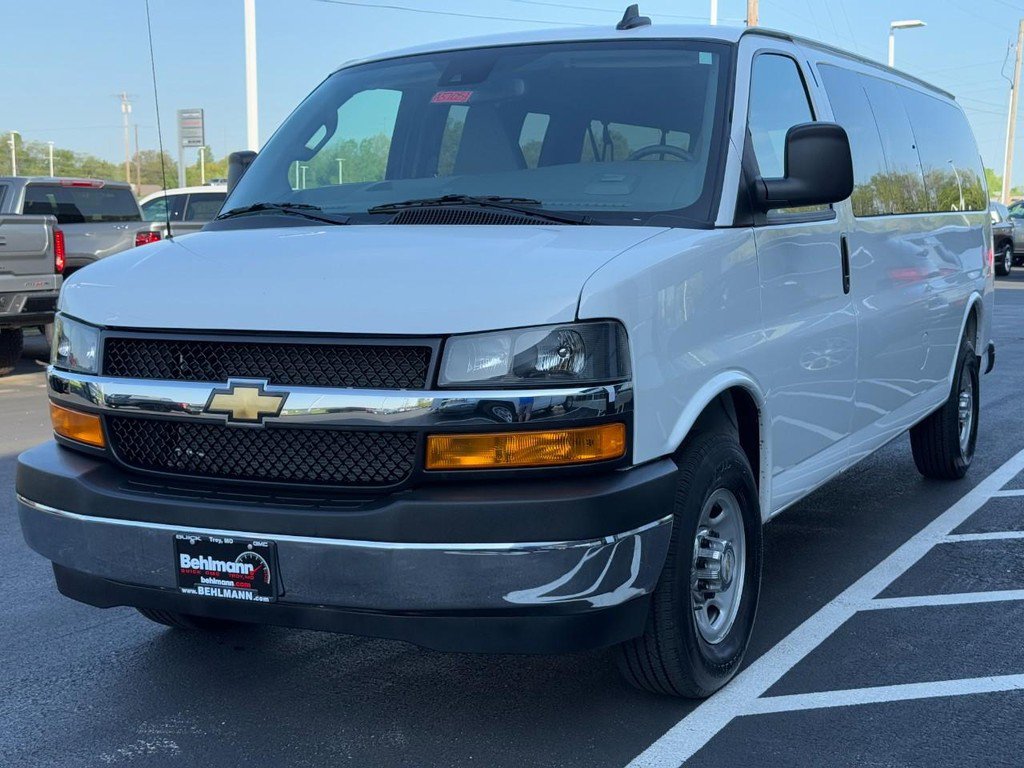 Used 2025 Chevrolet Express 3500 LT w/ LT Preferred Equipment Group RWD image 11