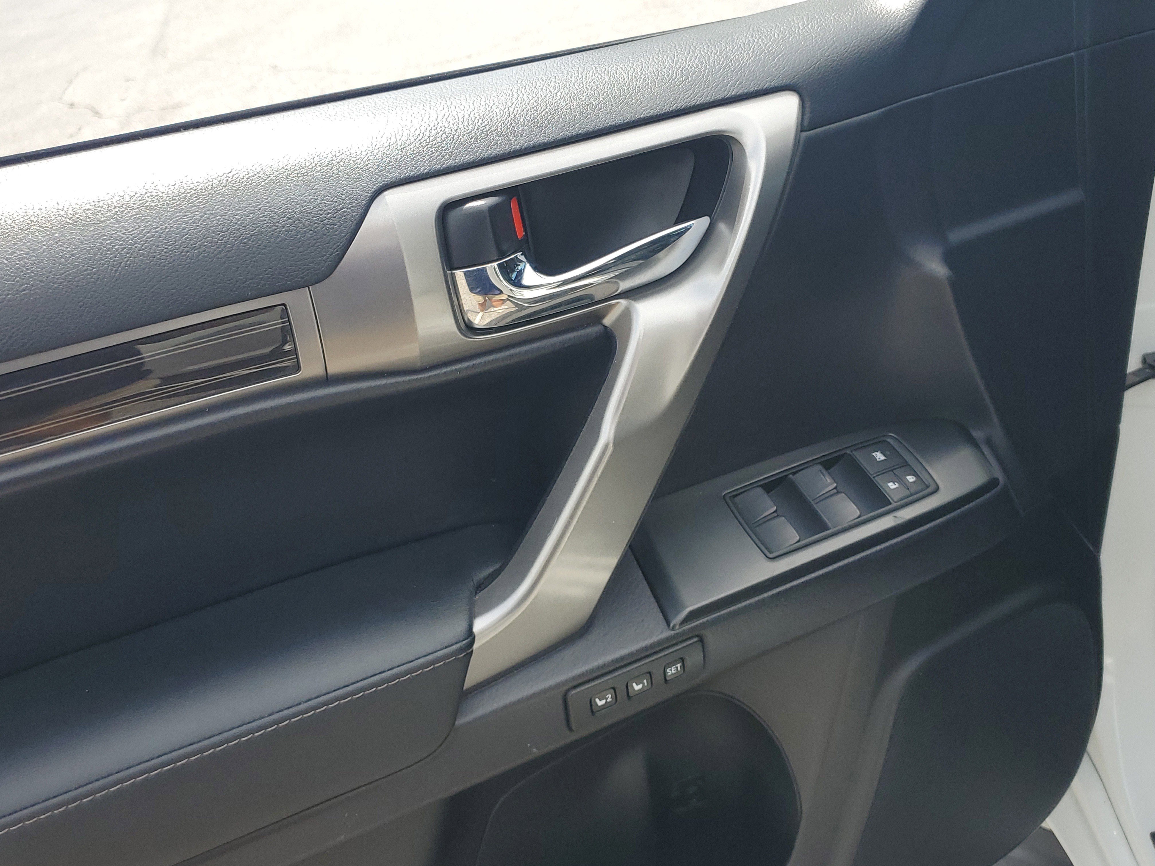 Used 2022 Lexus GX 460 Luxury w/ Accessory Package image 18