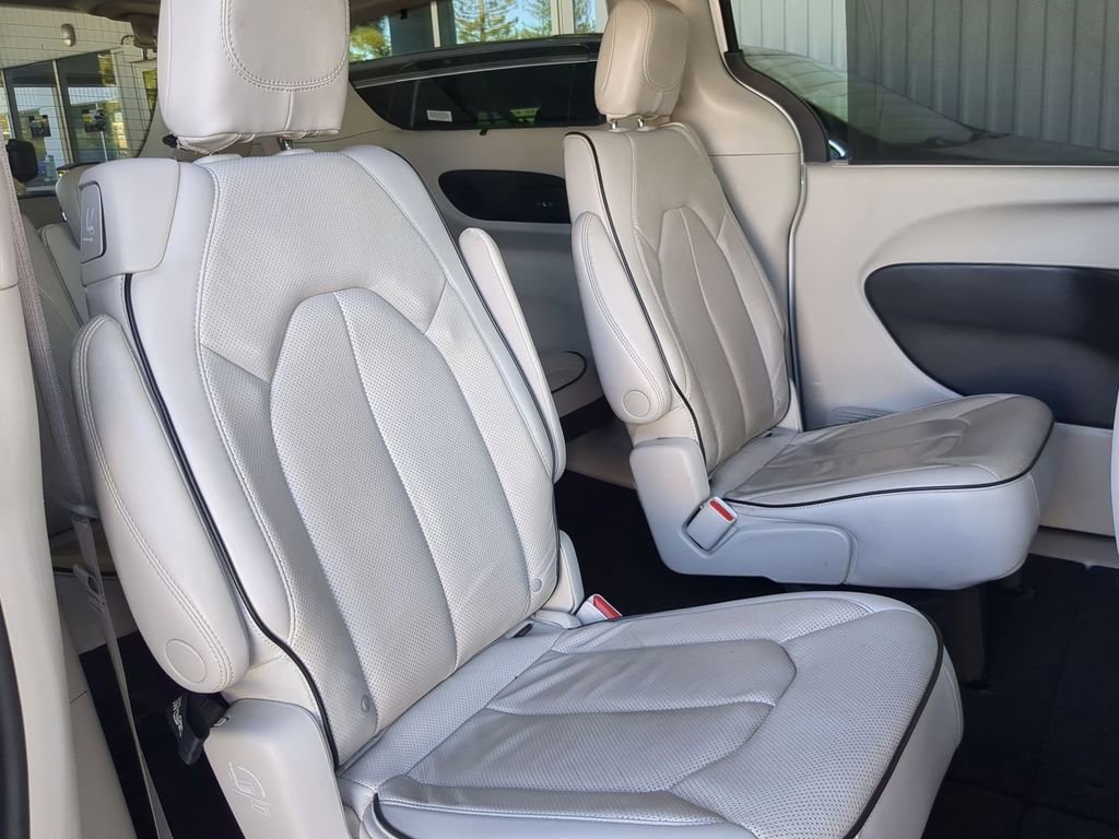 Used 2021 Chrysler Pacifica Limited w/ Premium & Safety Sphere Group image 7