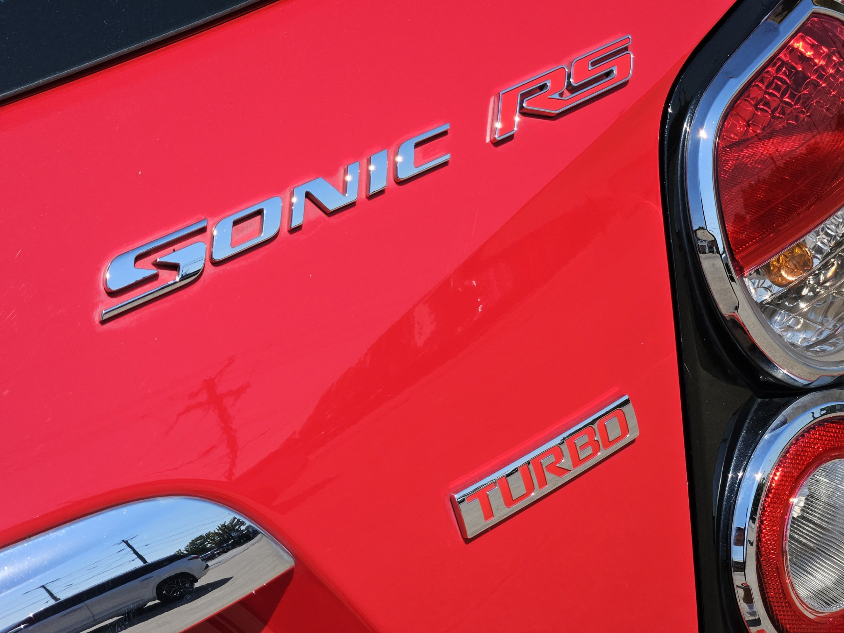 Used 2015 Chevrolet Sonic RS w/ Advanced Safety Package FWD image 14