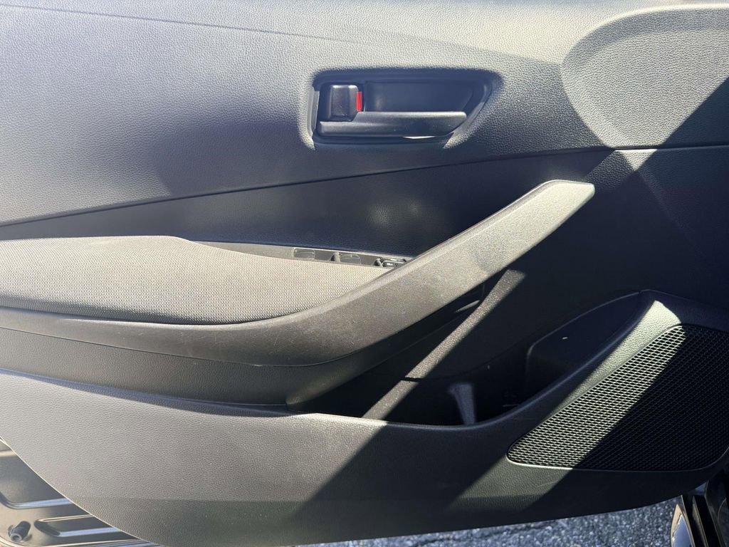 Used 2022 Toyota Corolla LE image 12