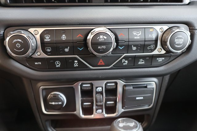 New 2025 Jeep Wrangler Sahara image 24