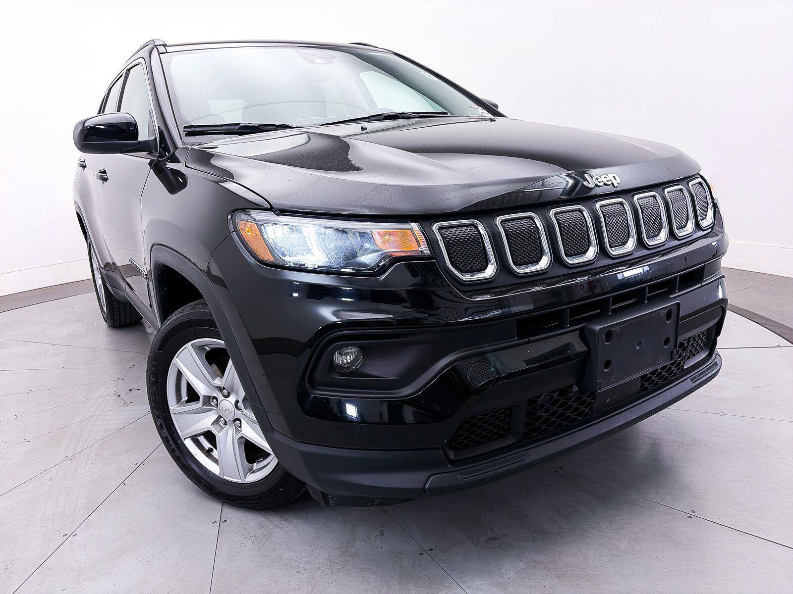 Used 2022 Jeep Compass Latitude w/ Sun and Sound Group AWD/4WD image 8