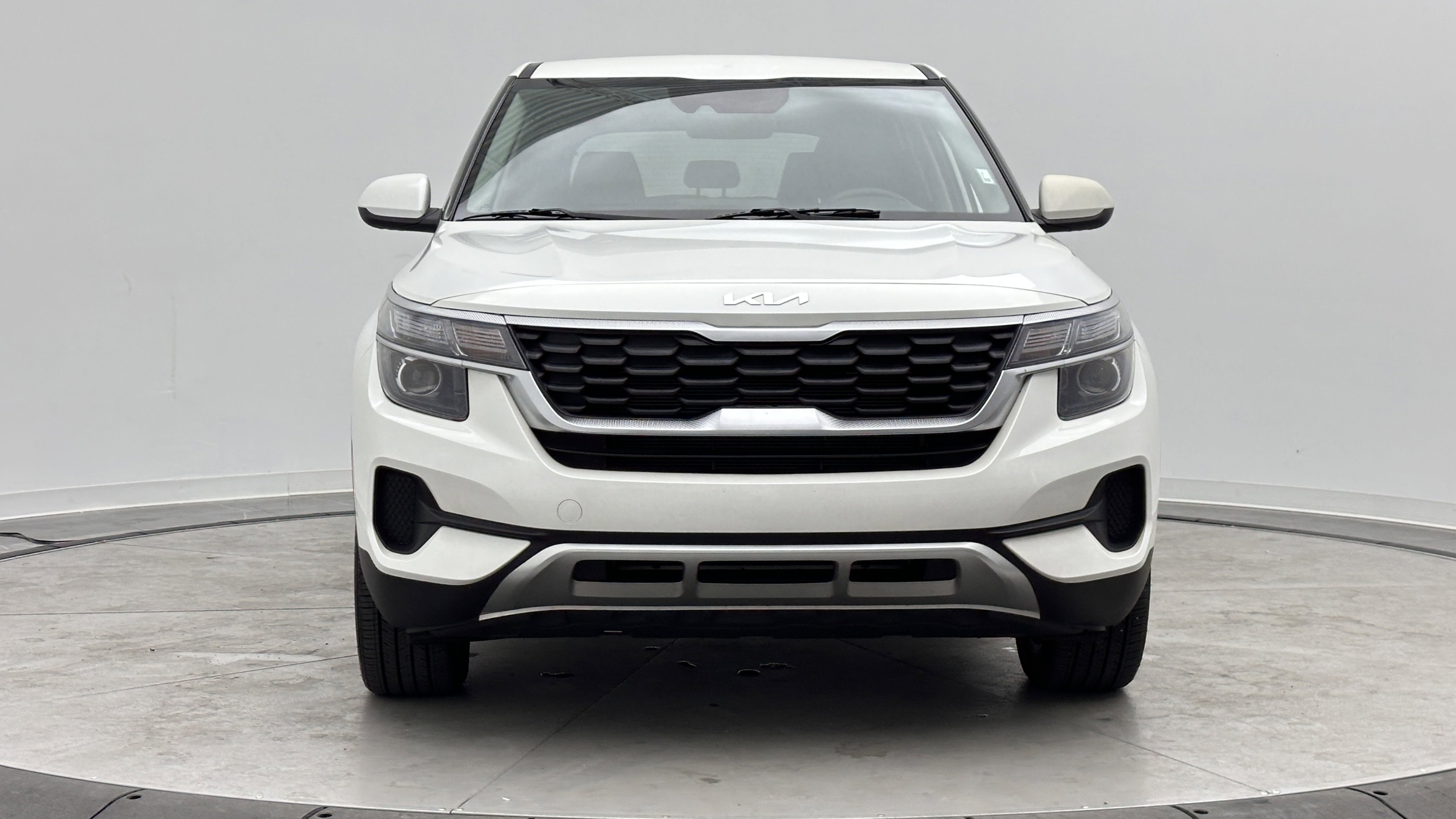 Used 2023 Kia Seltos LX AWD/4WD image 2