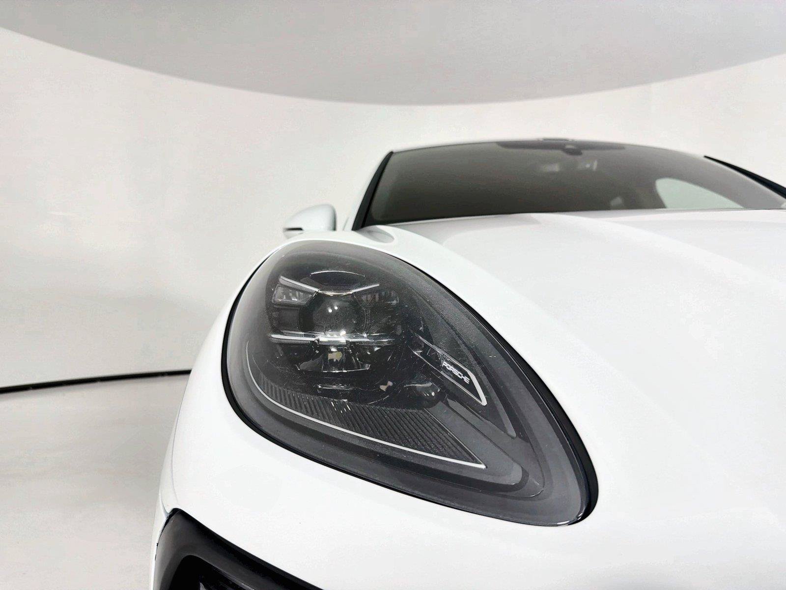Certified 2022 Porsche Macan AWD/4WD image 30