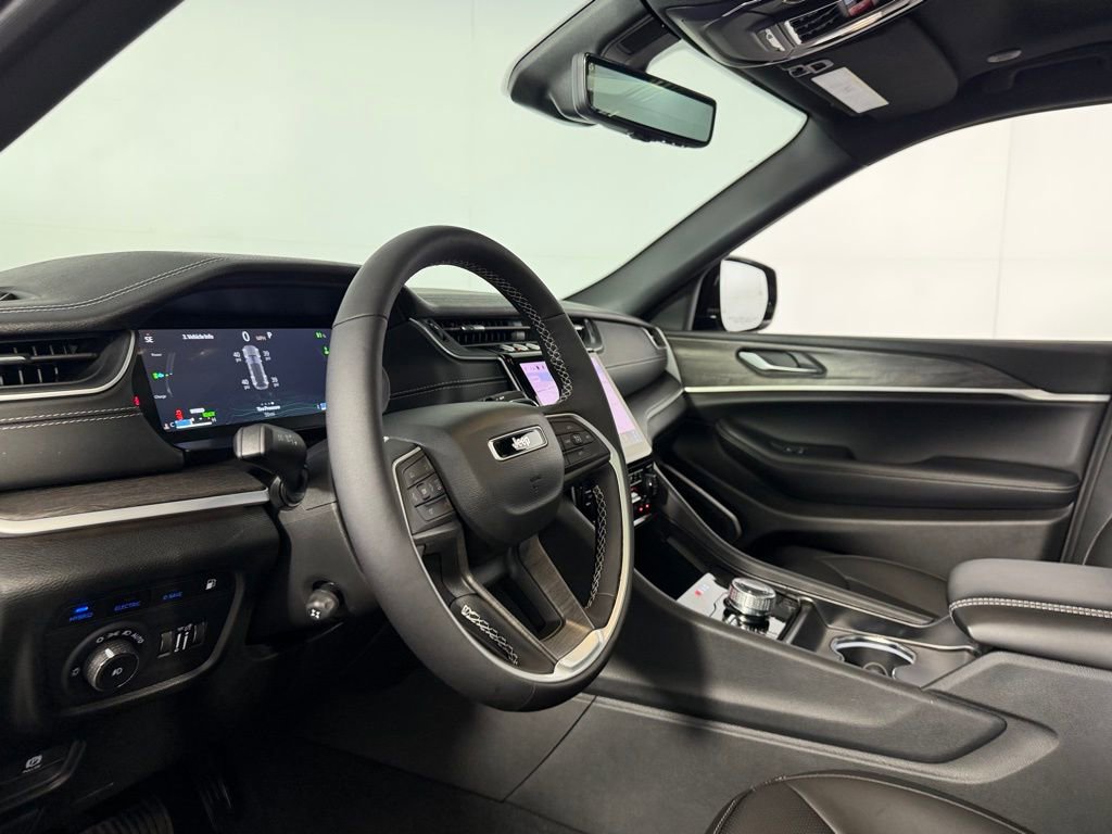 Used 2025 Jeep Grand Cherokee Limited 4xe image 22