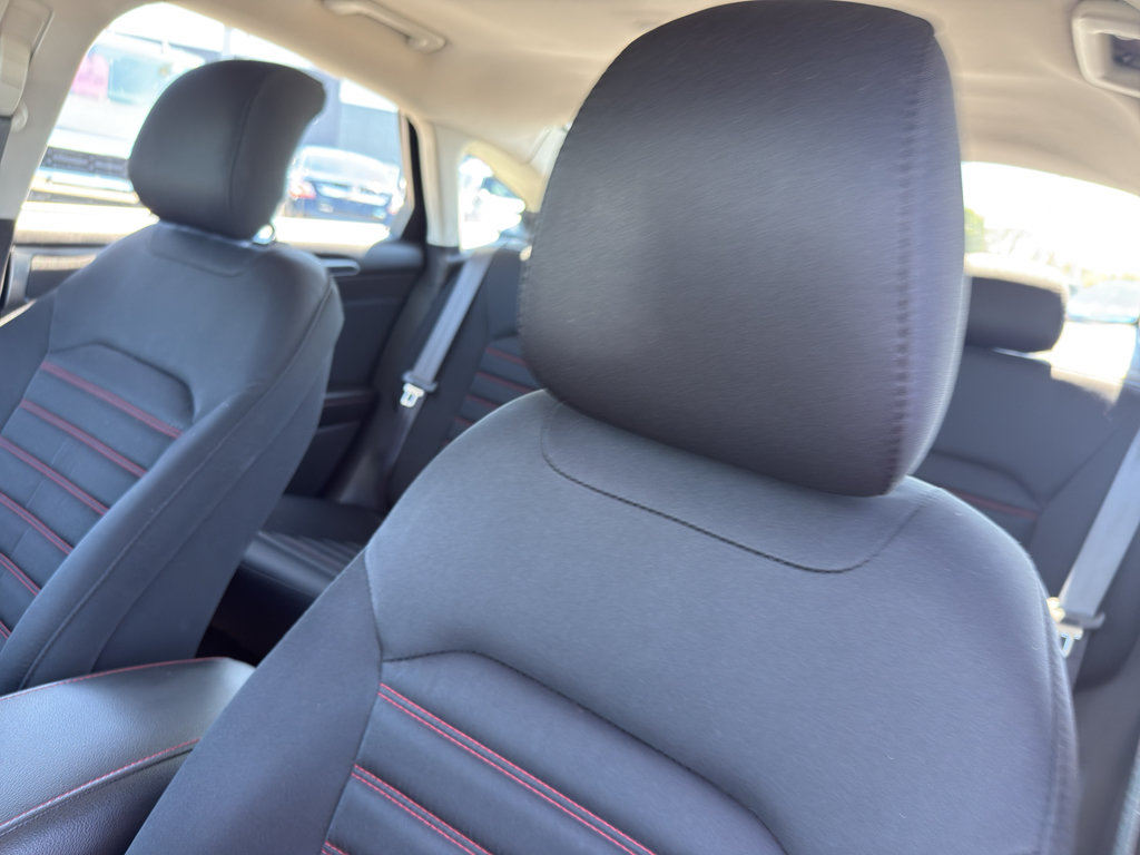 Used 2015 Ford Fusion SE w/ Equipment Group 201A FWD image 27