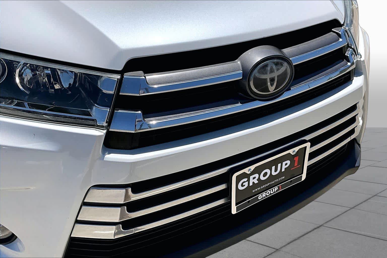 Used 2018 Toyota Highlander Limited FWD image 30