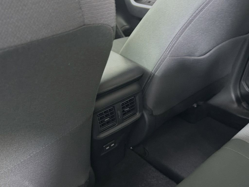 Used 2025 Toyota RAV4 XLE FWD image 26